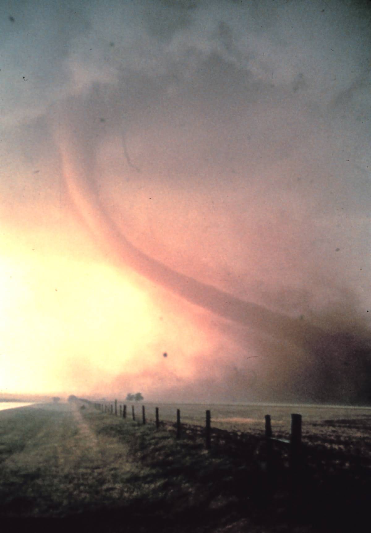 Beautiful Tornadoes Pictures - XarJ Blog and Podcast